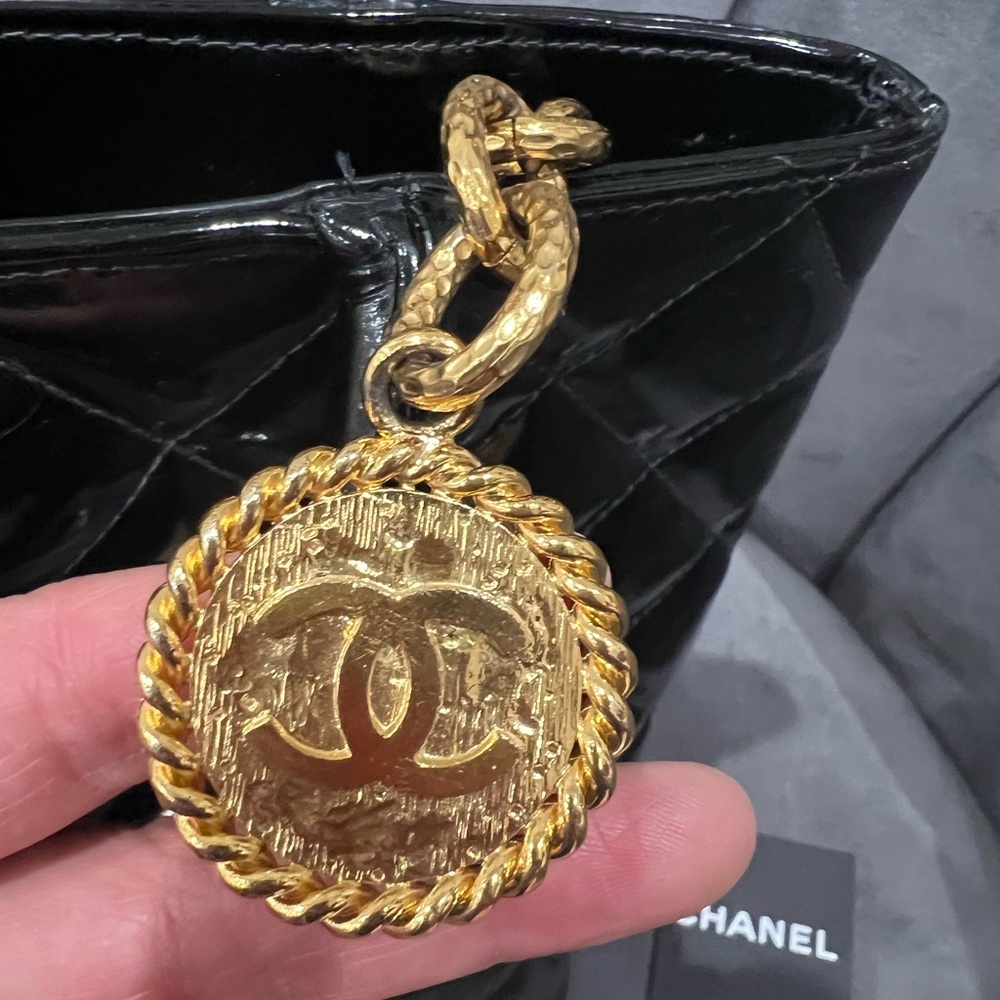 Reserved -Chanel Medallion Tote Patent Black - Picture 8 of 15